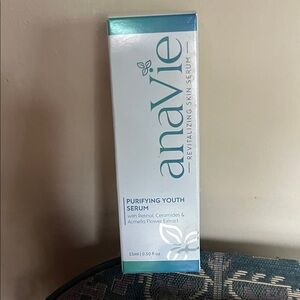 anaVie Purifying Youth Serum